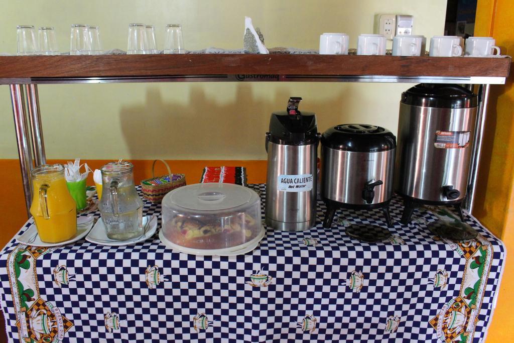 Residencial Noelia Hostel بويرتو إجوازو المظهر الخارجي الصورة
