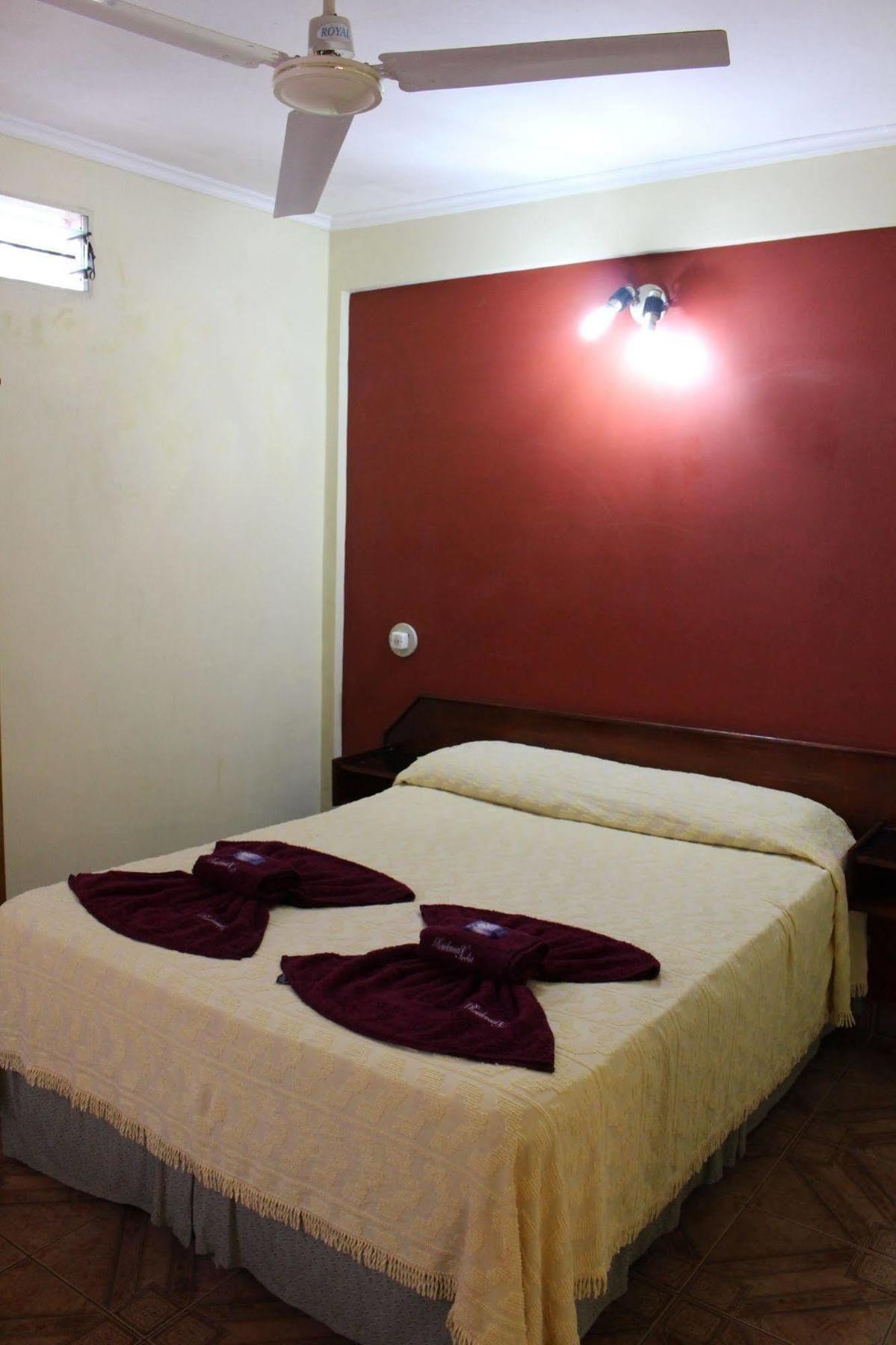 Residencial Noelia Hostel بويرتو إجوازو المظهر الخارجي الصورة